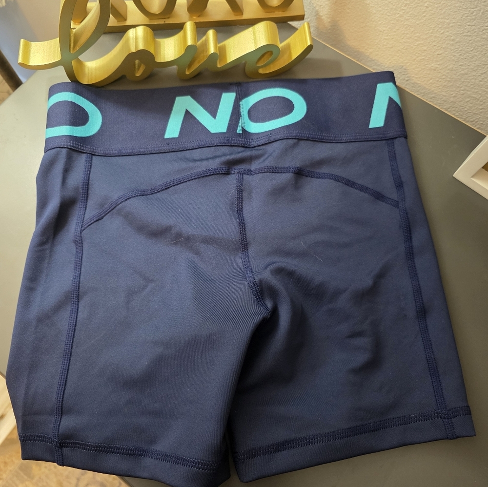Nike Dri-Fit - Picture 2 of 3